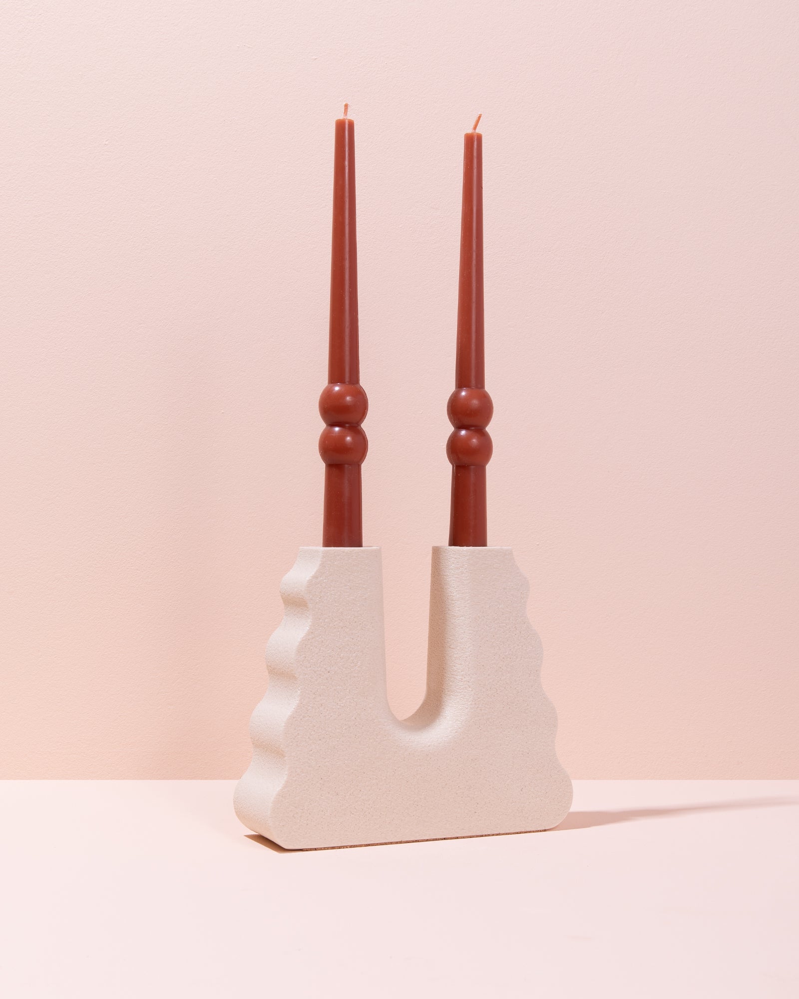 White wavy candle holder