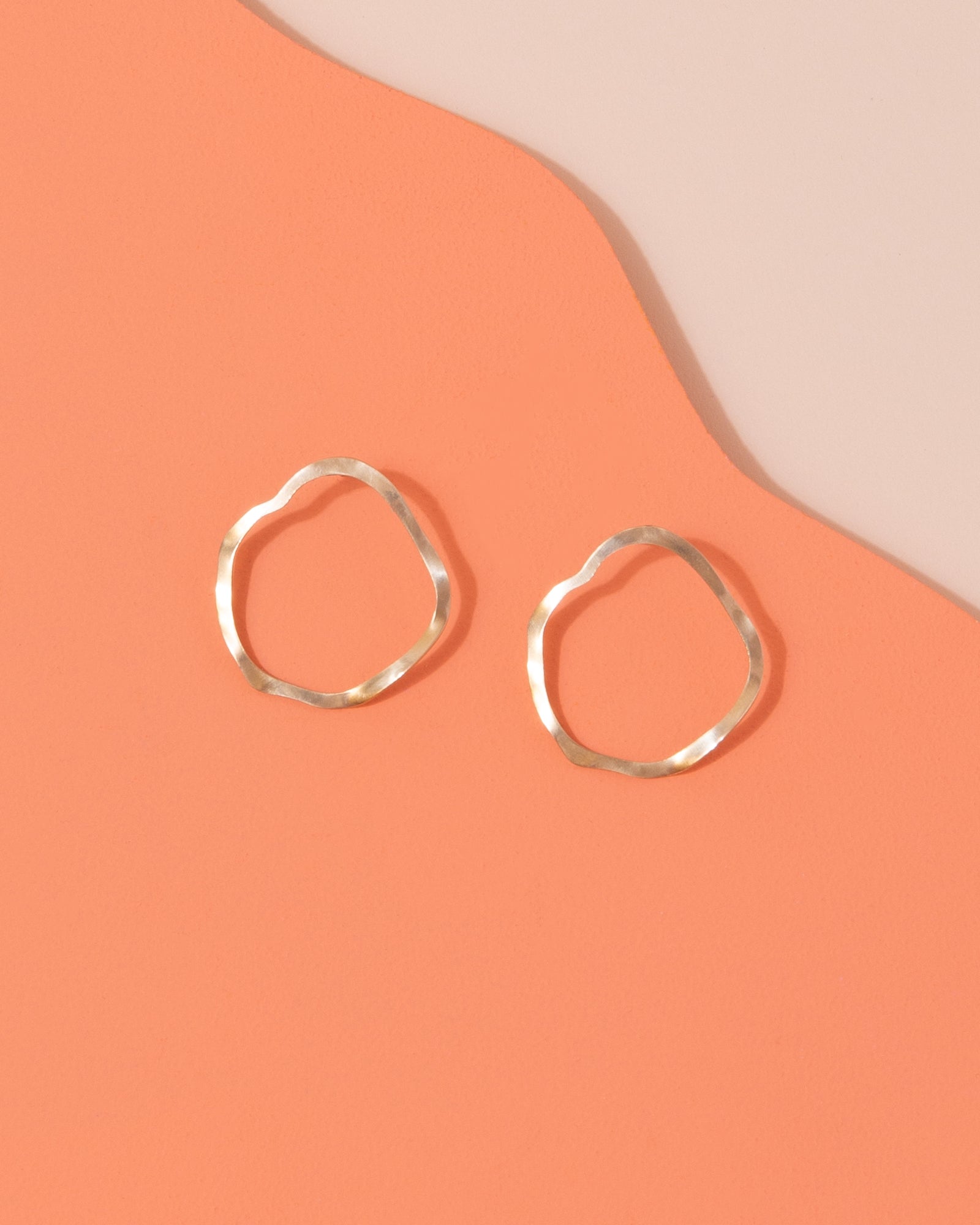 Brass wavy earrings by Custom Made