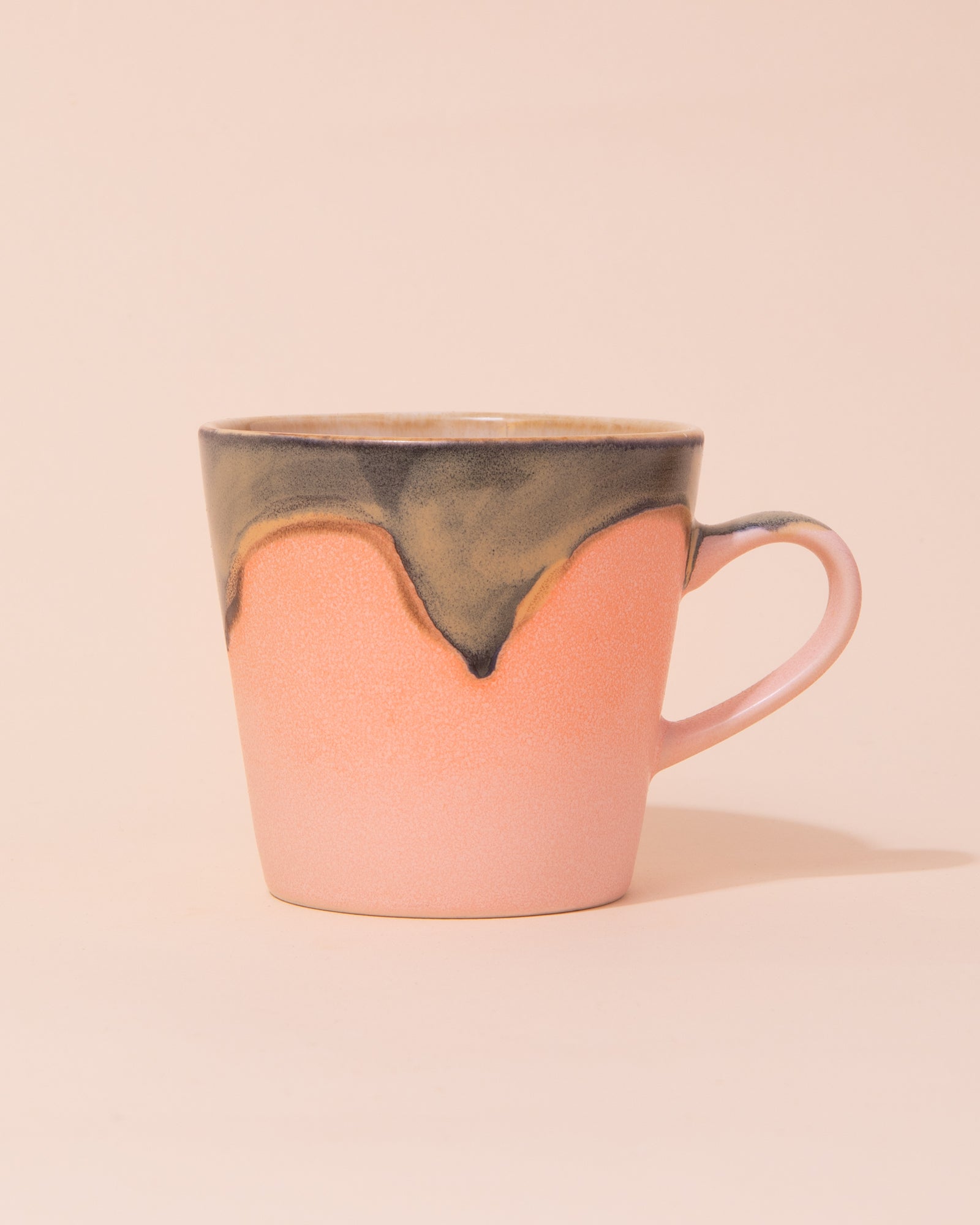 Pink ceramic coffee mug by HKLIVING