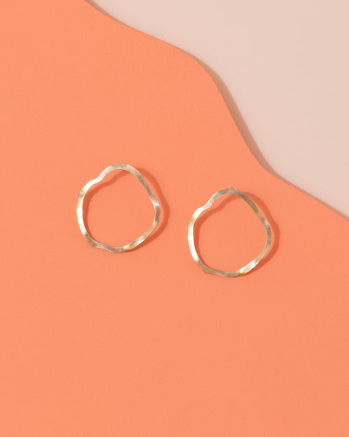 Brass wavy earrings by Custom Made