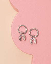 Junk Jewels Mini Horseshoe Earrings | Silver