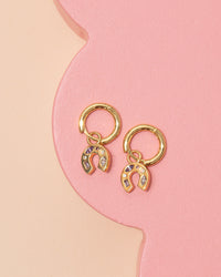 Junk Jewels Mini Horseshoe Earrings | Gold